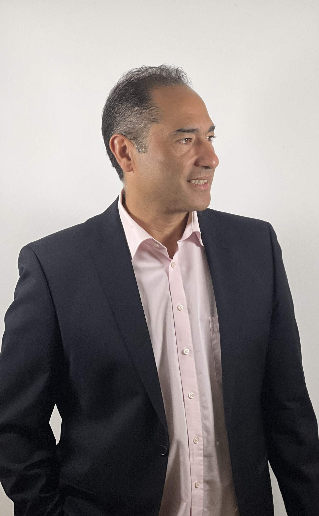 Babak Kazemifard, Autor, Analyst und Gesprächspartner